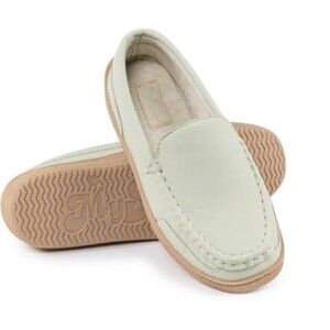 My Pillow Women's Moccasins Slippers Size 5 - NEW